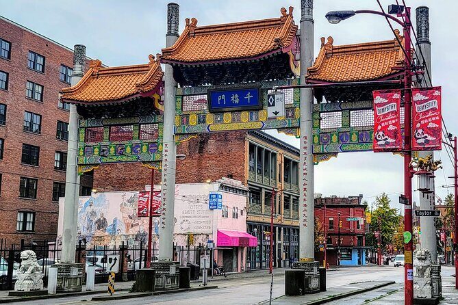 3 Unforgettable Hours in Vancouver - Gastown + the Steam Clock: old downtown with a pulse