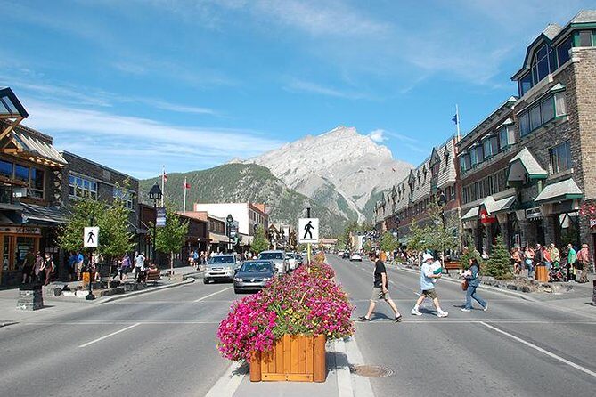 Circle West - Canadian Rockies Round Trip Bus Tour From Vancouver - Hotels and breakfast: why “three nights” is the real value