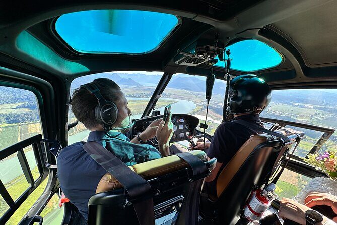 Coast Mountain Landing Helicopter Tours (Depart SKY Hangar) - Group size: why a maximum of 10 can feel better