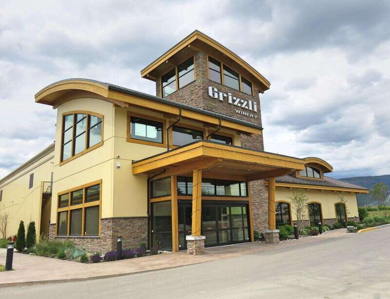 From Vancouver:4-Day Columbia Icefield & Banff National Park - Leaving the coast: the Okanagan and Kelowna wine stop