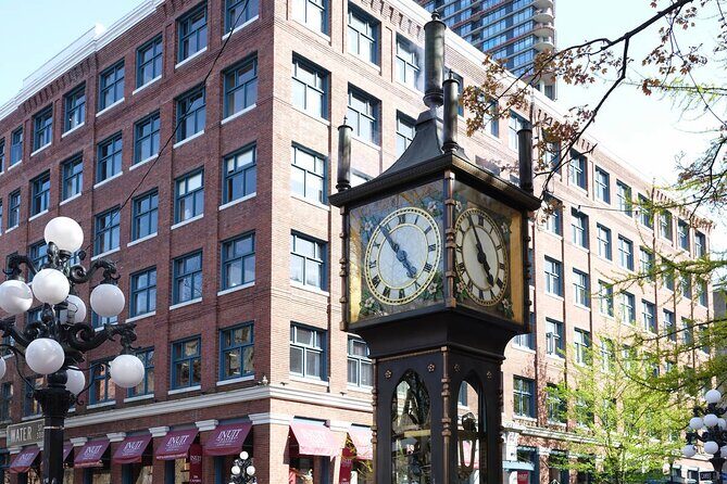 Taylor Swift Karaoke Sing Off Trolley Tour - Stop 1: Brockton Point Totem Pole and the singalong at the water’s edge