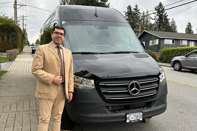 Vancouver and North Shore Grand City Tour with your luggage - Stanley Park in 30 Minutes: Totem Poles and 360-View Timing
