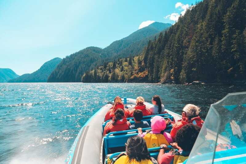 Vancouver: City and Seal Boat Tour - Guides on board: the difference between facts and storytelling