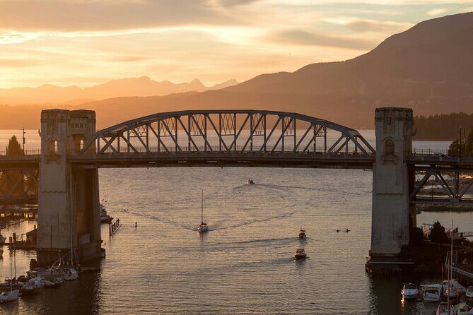Vancouver City Highlights - Private Tour up to 14 guests - Stanley Park in two moves: Brockton Point Totem Poles and Prospect Point