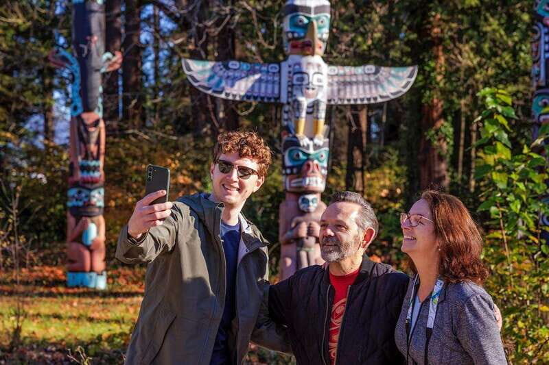 Vancouver: City Highlights Tour with Hotel Transfers - Stanley Park Totem Poles and Prospect Point: Where the Story Gets Real