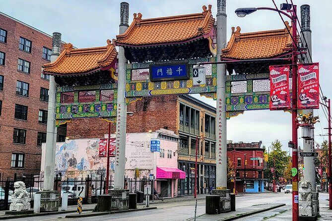Vancouver Cruise Transfers/ Pre & Post Cruise City Sightseeing Tour Private - Chinatown and Robson Street: everyday Vancouver in small doses