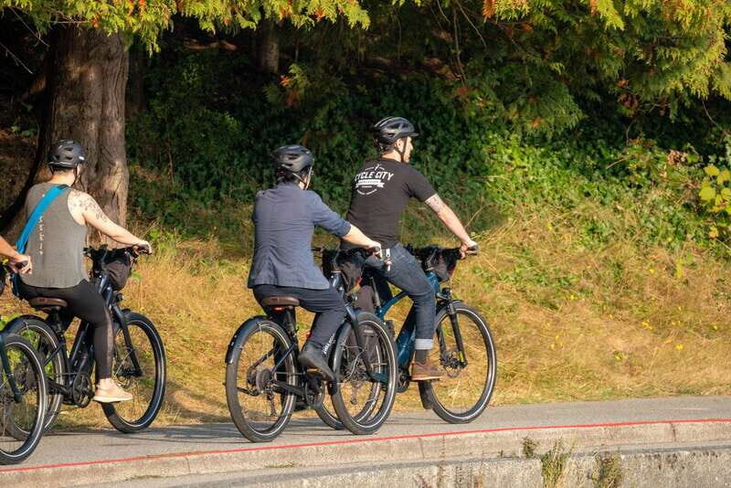 Vancouver: Guided Bike Tour - English Bay and Granville Island: Beaches by Bike, Food on Your Terms