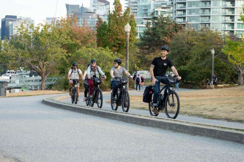 Vancouver: Guided Bike Tour - Coal Harbor Finale: Seaplanes, Marinas, and a Strong Wrap-Up