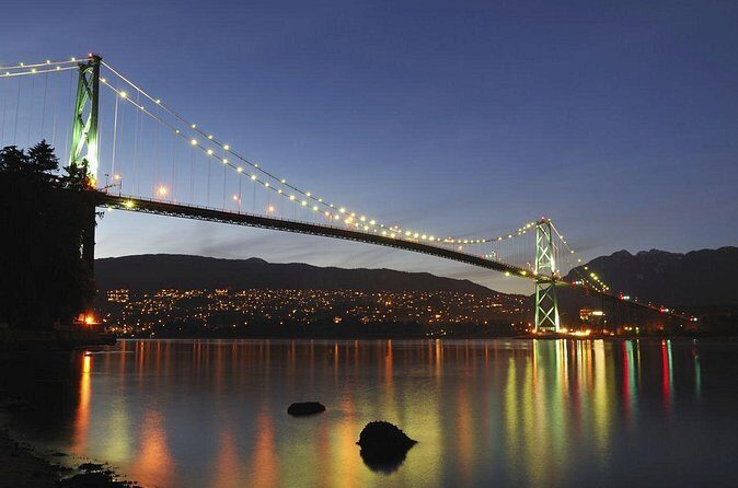 Vancouver Holiday Festive Dinner Cruises - Drinks, wine, and the buffet pacing