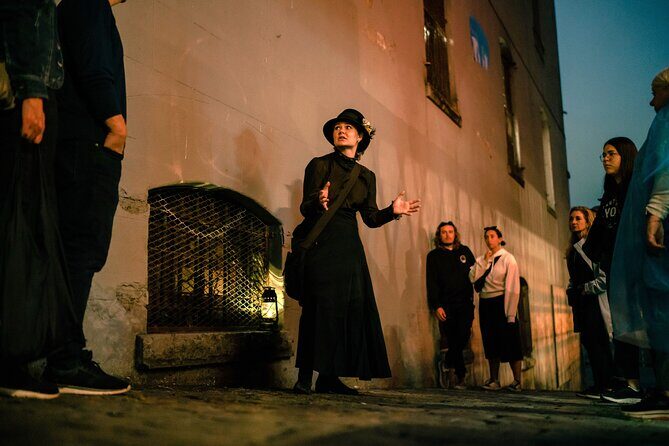 Vancouver Lost Souls of Gastown Walking Tour - Cobblestones, statues, and why Gastown’s 1800s still shows