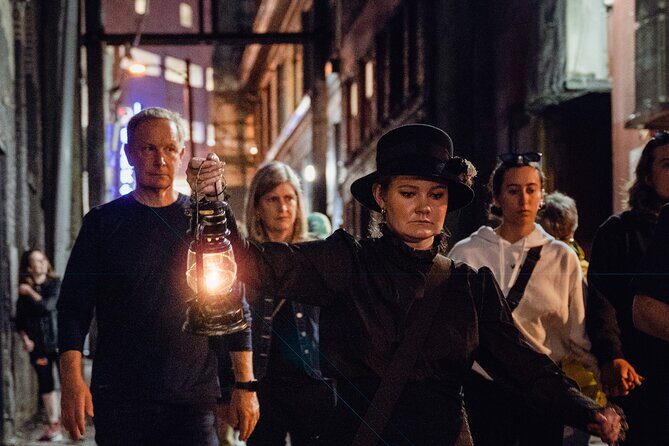 Vancouver Lost Souls of Gastown Walking Tour - Gaoler’s Mews: lamplight walking and a finale that lands