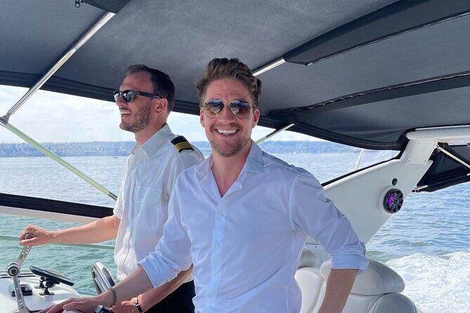 Vancouver Sightseeing Boat Cruise with Live Tour Guide - Group size, timing, and how long 90 minutes really is