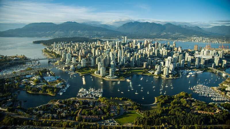 Vancouver: Waterfront Sightseeing Tour - City and Harbour - North Vancouver and the speed run: how Burrard Inlet changes the view