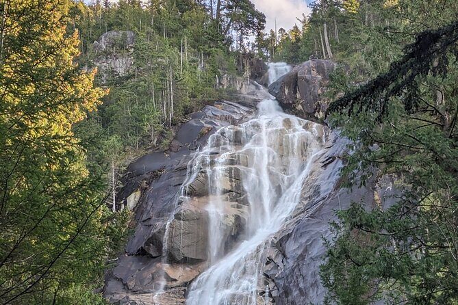 Whistler+Sea 2 Sky Gondola+Shanon Fall+GreenLake+Porteau CoveTour - Shannon Falls Provincial Park: 335 Meters of Water With an Easy Lead-In